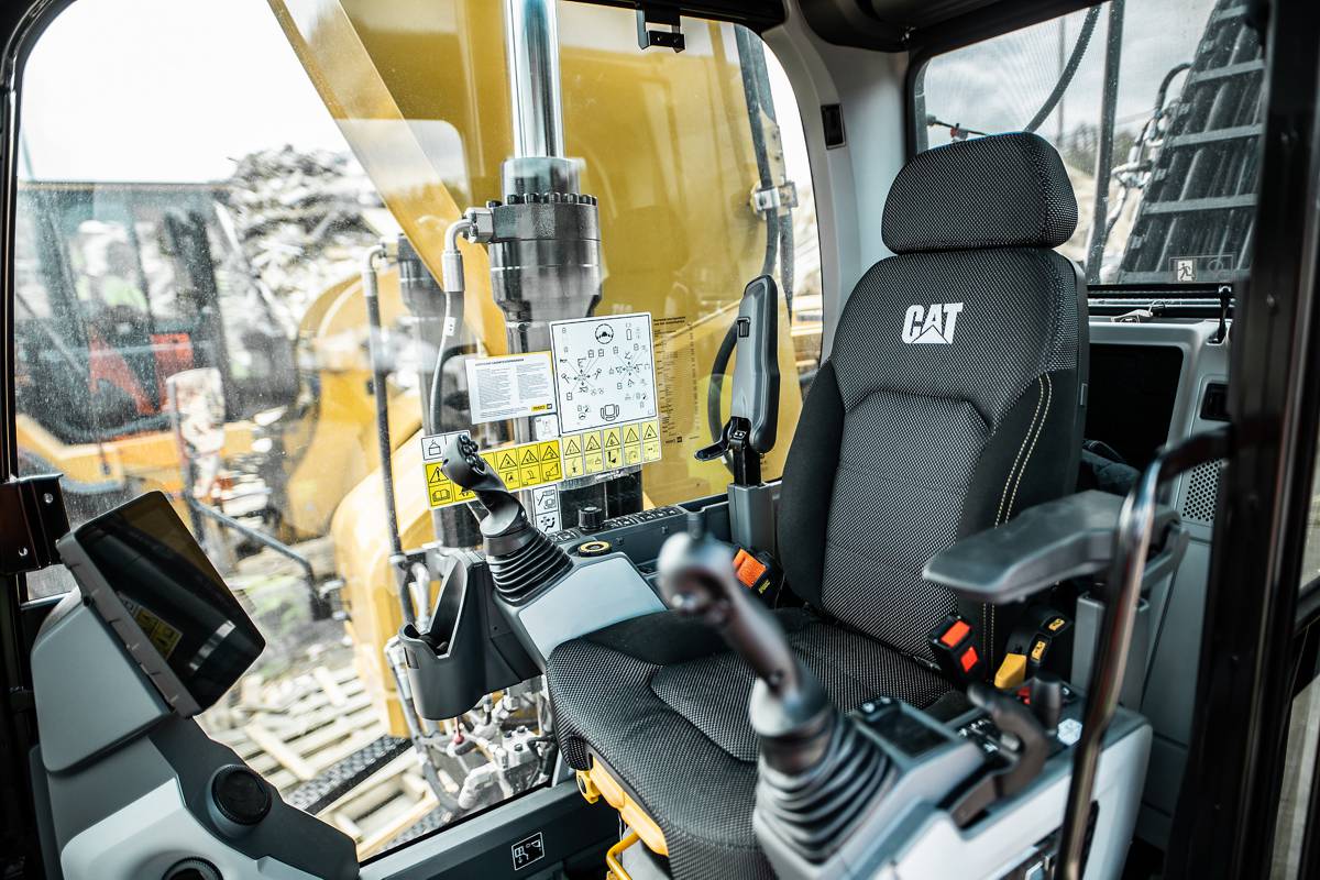 New Cat MH3026 Material Handler optimizes power and efficiency