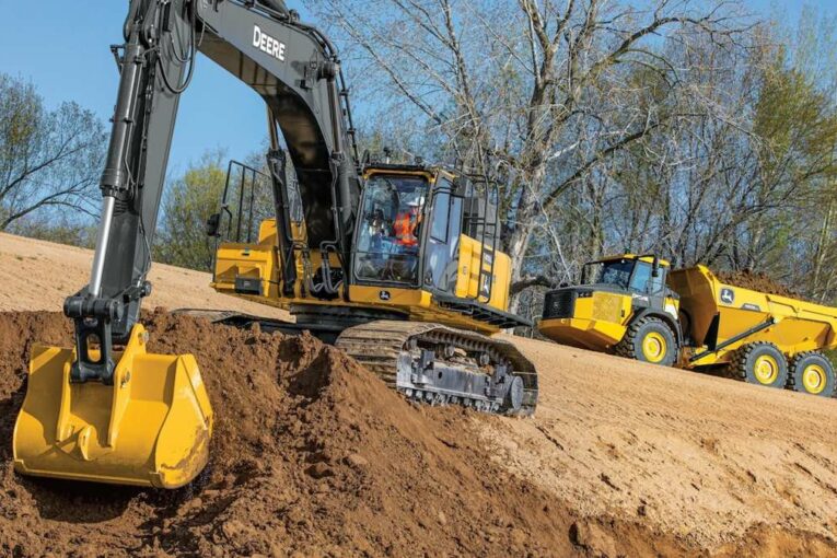 John Deere expands SmartGrade Excavator range with 470G Model       