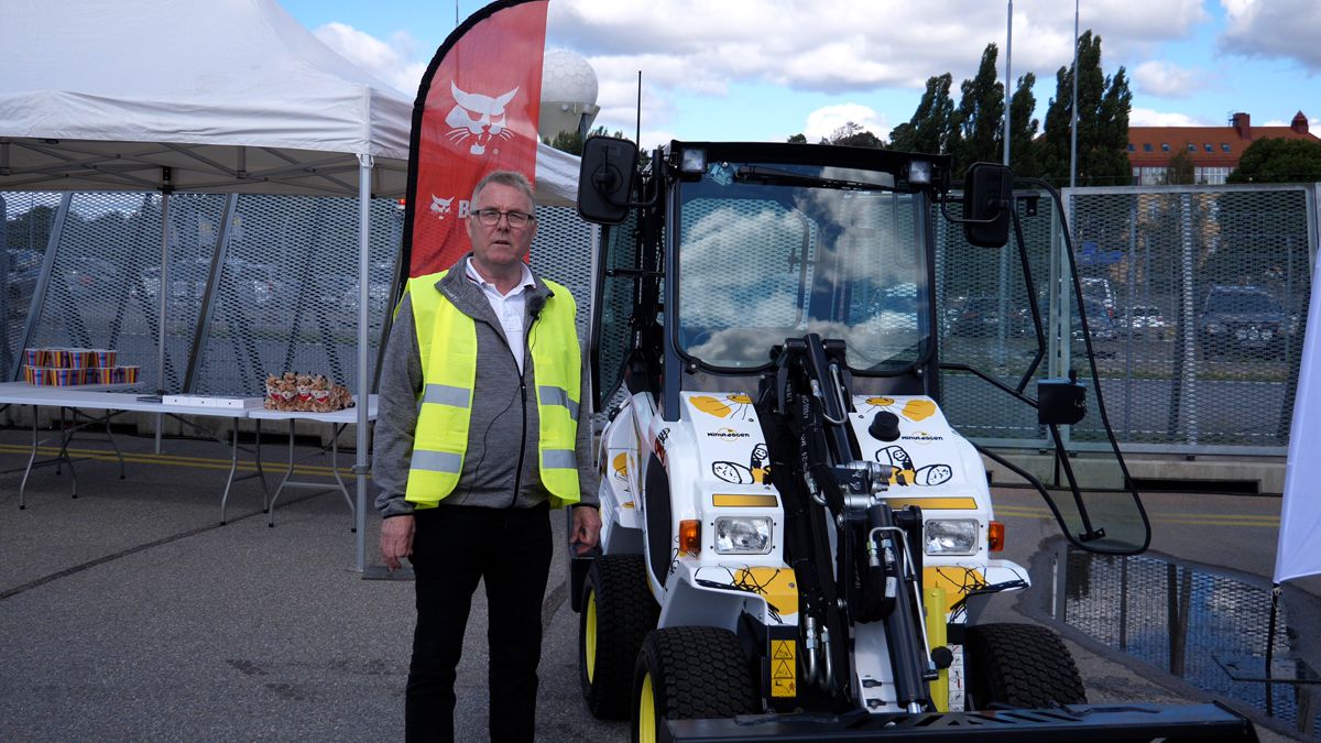 Ramirent wins Charity Auction for Bobcat L28 Loader to Support Child Cancer Patients