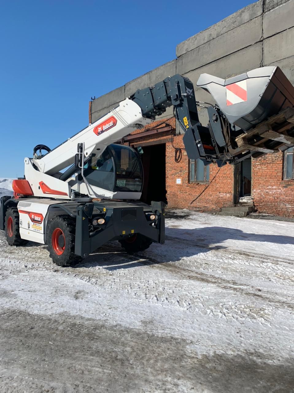 Norilsk Nickel invests in five New Bobcat Rotary Telehandlers in Russia