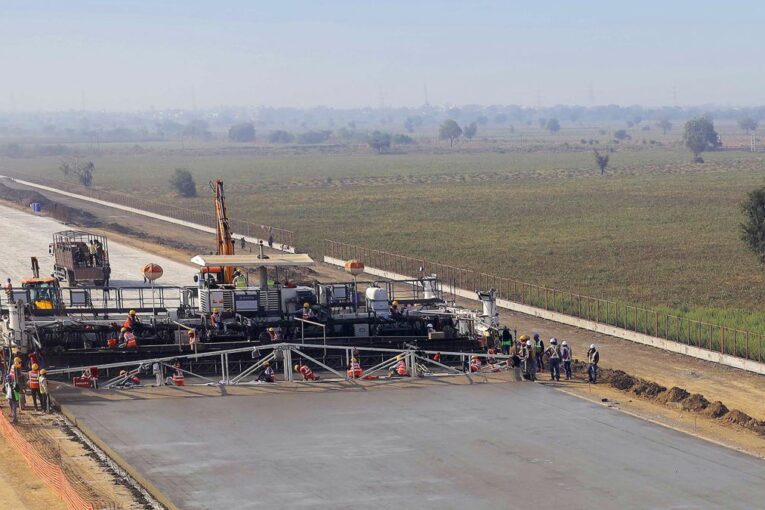 Wirtgen sets World records with SP 1600 concrete slipform paver in India