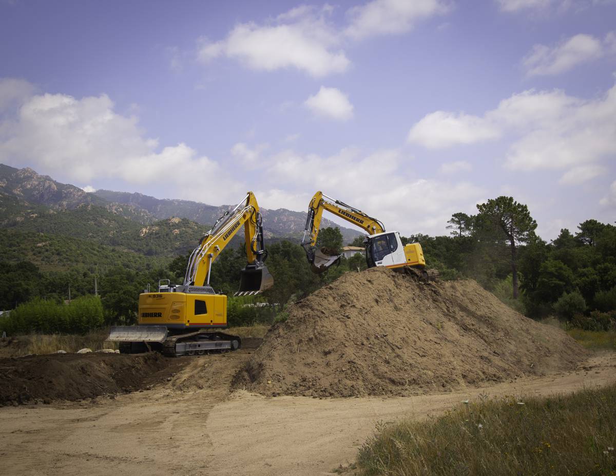 Liebherr R 936 Compact Crawler Excavator ticks the boxes on Corsica