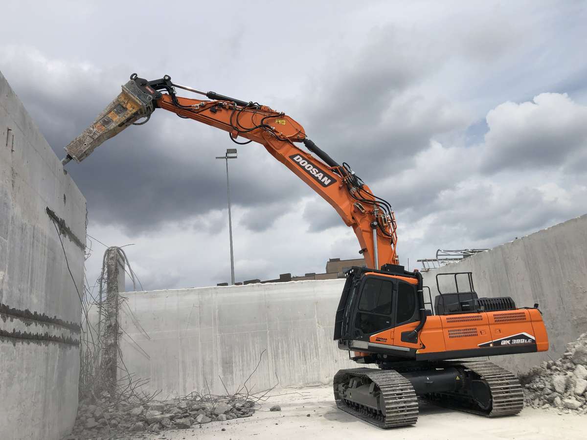 Doosan adds new Demolition Excavator model