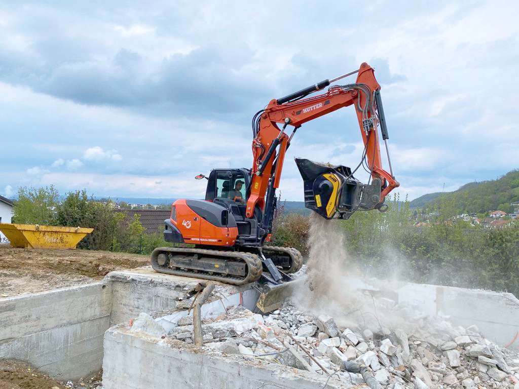 MB Crusher quickly separates out rebar without hindering the job site