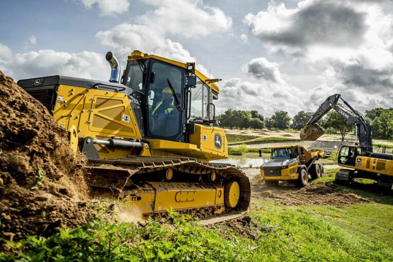 John Deere expands precision technology with SmartGrade™ Remote Support