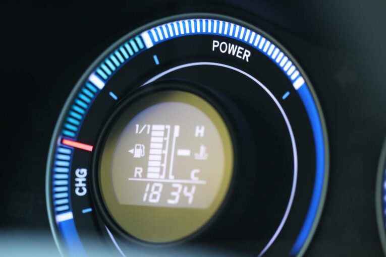 Electric Vehicles and the multidisciplinary field of cathodes