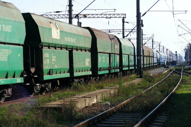 Rio Tinto to manufacture iron ore rail cars in Western Australia