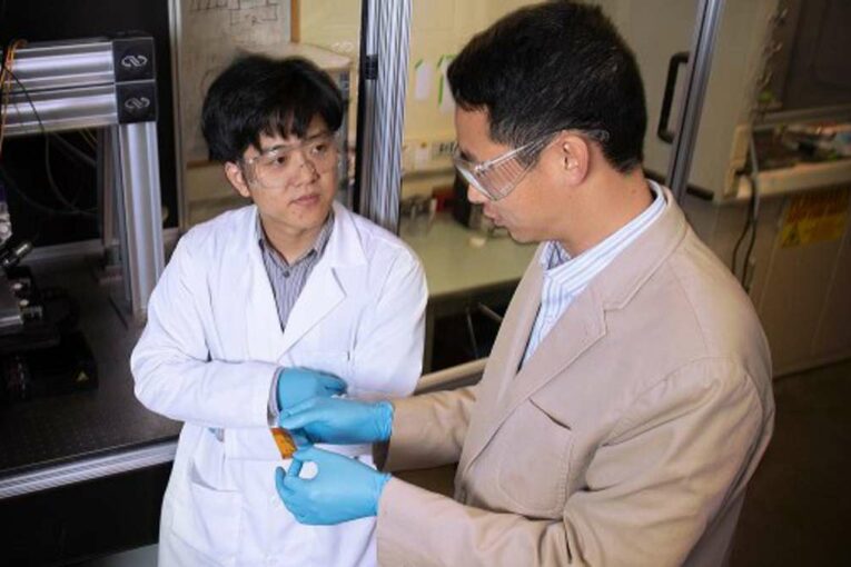 Manufacturing self-powered wearable devices with 3D Printing