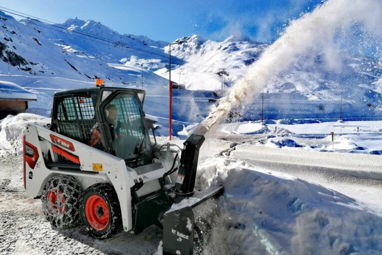 Bobcat tackles the extreme Winter conditions at Val Thorens Ski Resort