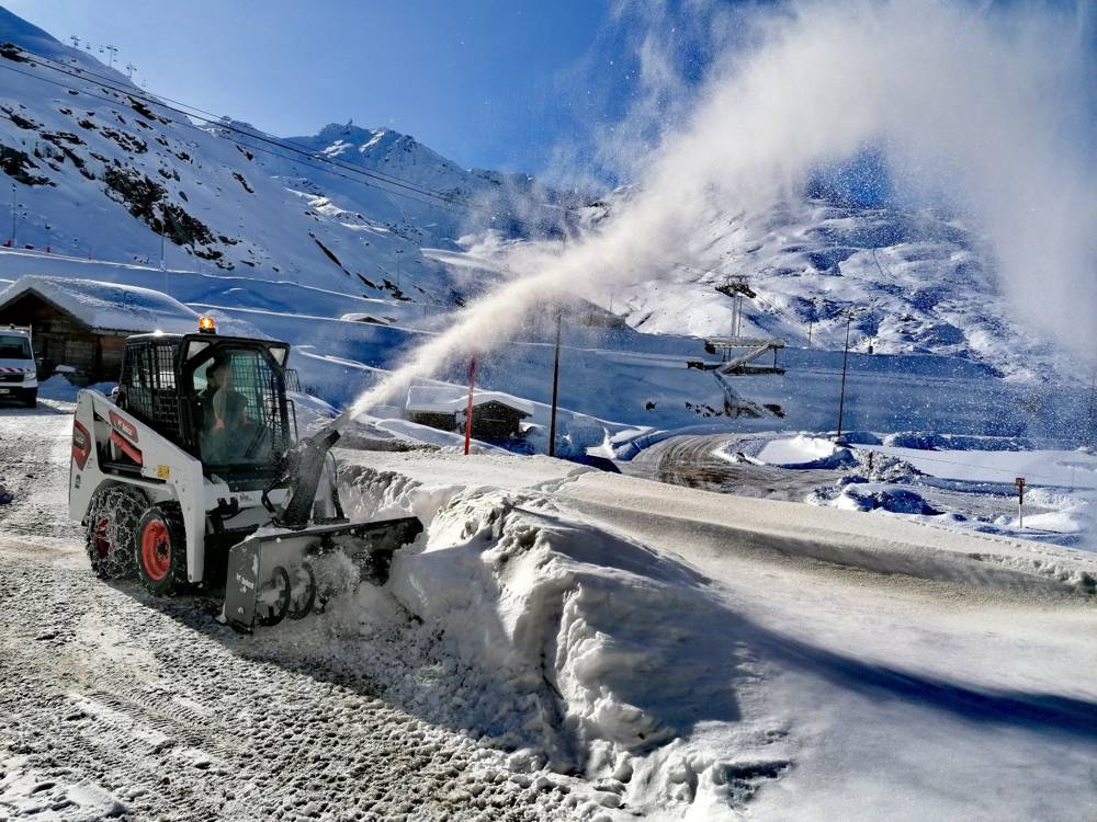 Bobcat tackles the extreme Winter conditions at Val Thorens Ski Resort