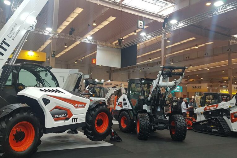 Bobcat exhibits new MaxControl and R-Series Telehandlers at Smopyc  