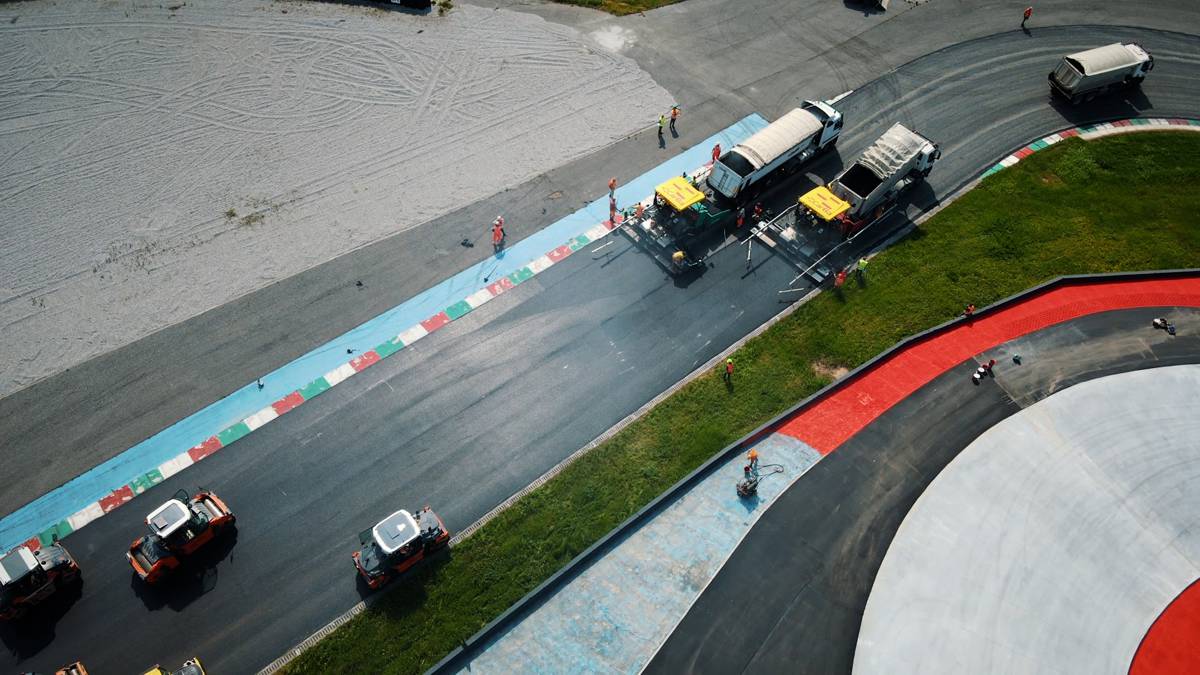 Topcon technology brings race track back to life at Porsche’s new Experience Centre