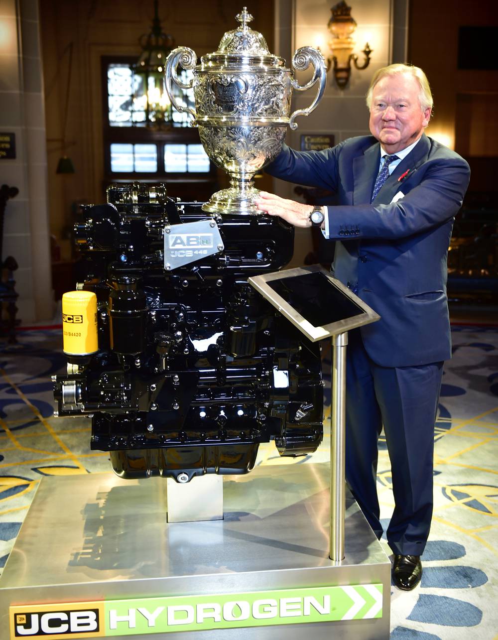JCB celebrates their Hydrogen Engine winning British automotive engineering award