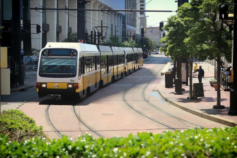 EIB supporting two bus rapid transit systems in Indonesia