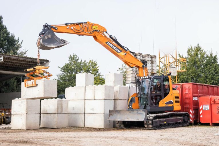Doosan releases three new Stage-V 14 to 16 tonne Crawler Excavators