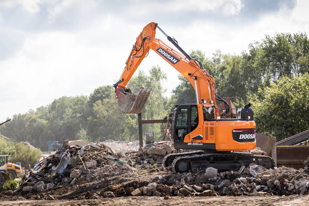 Doosan releases three new 23 to 25 tonne Stage-V Crawler Excavators