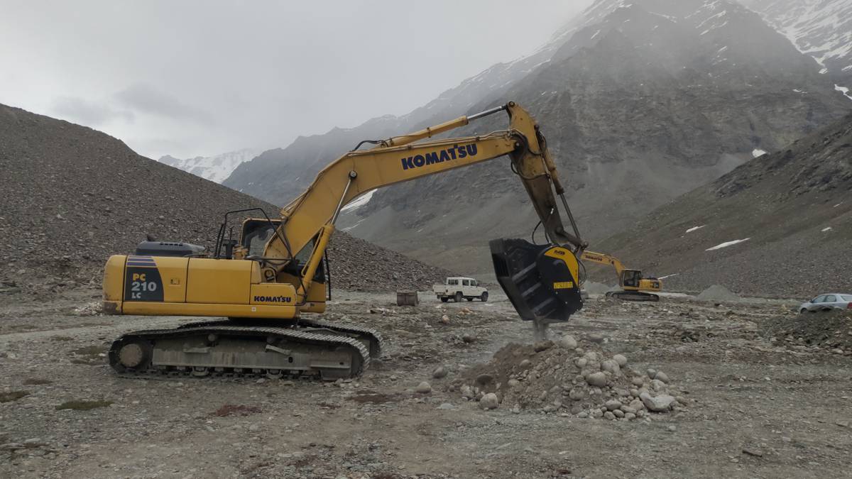 MB Crusher jaw crushers help create 100km of roadway along Indian border