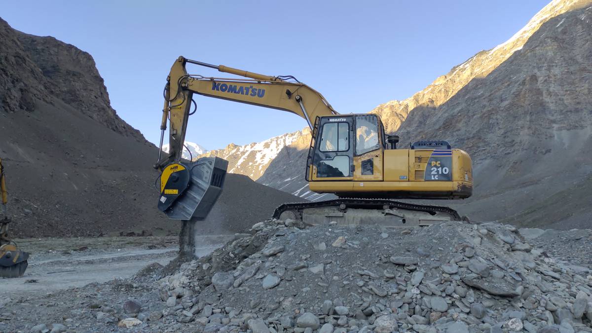 MB Crusher jaw crushers help create 100km of roadway along Indian border