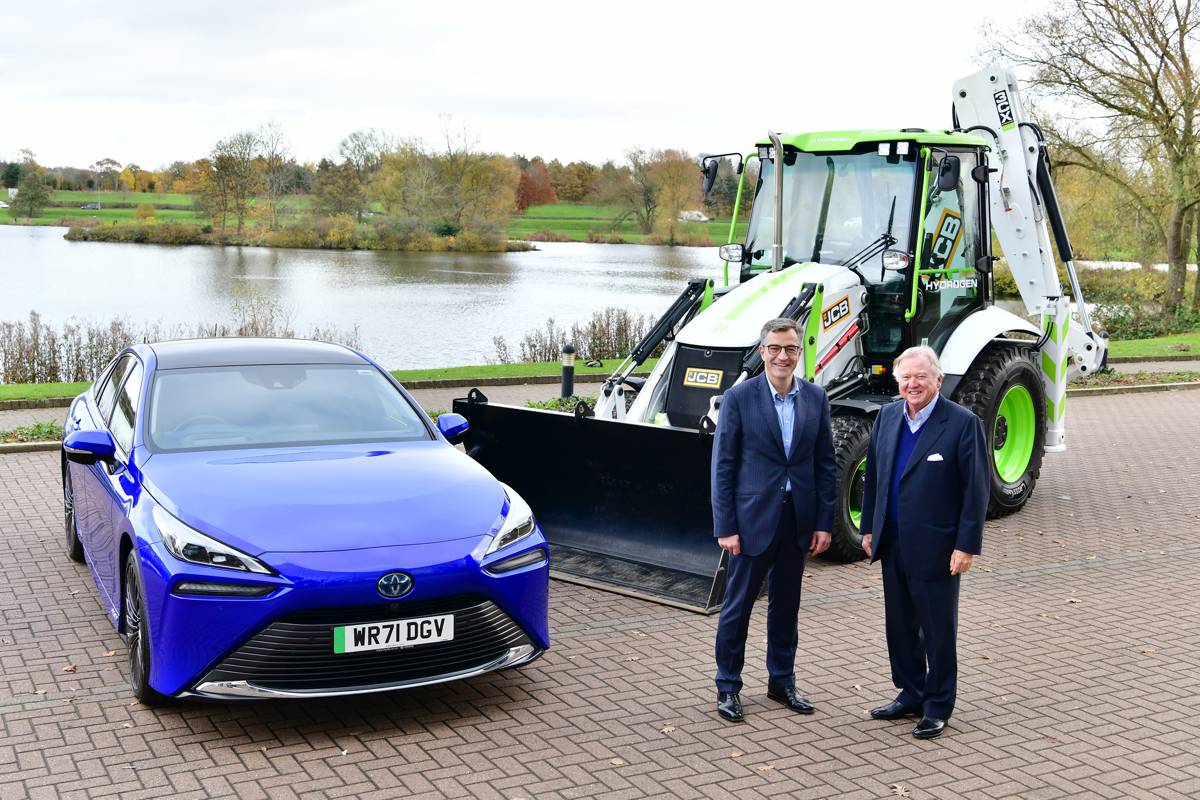 JCB Chairman Lord Bamford (right) and President and Managing Director of Toyota (GB) Agustin Martin pictured with JCB’s new hydrogen fuelled backhoe loader and the new Toyota Mirai hydrogen fuelled car.