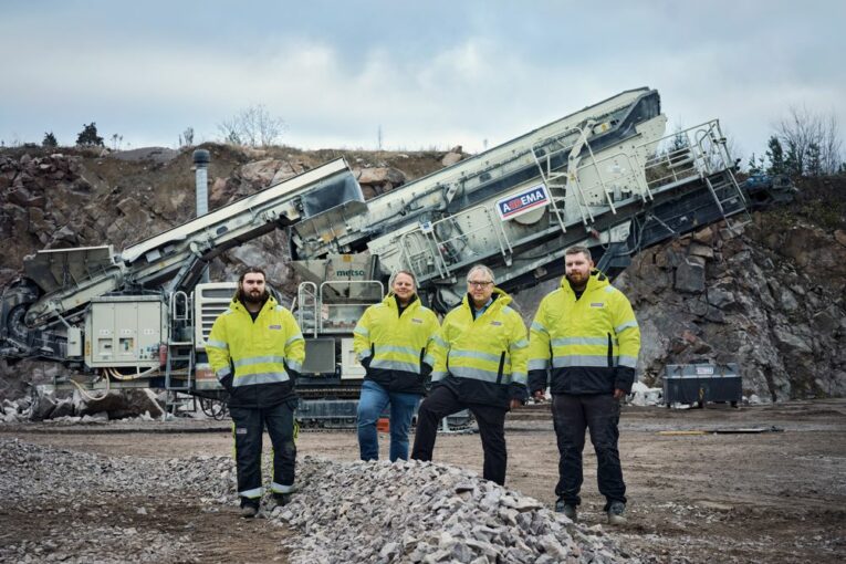 Volvo Penta powers the Metso Lokotrack LT330D - The biggest cone crusher ever