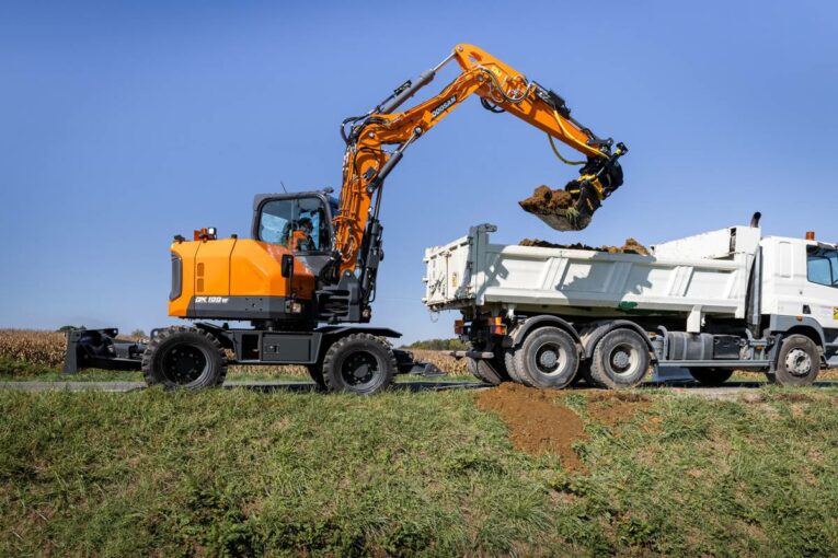 Doosan's new DX100W-7 Wheeled Excavator delivers compactness and agility