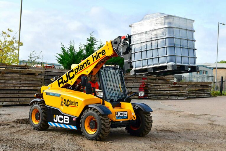 New JCB electric Loadall telescopic handler applauded for brilliant battery life