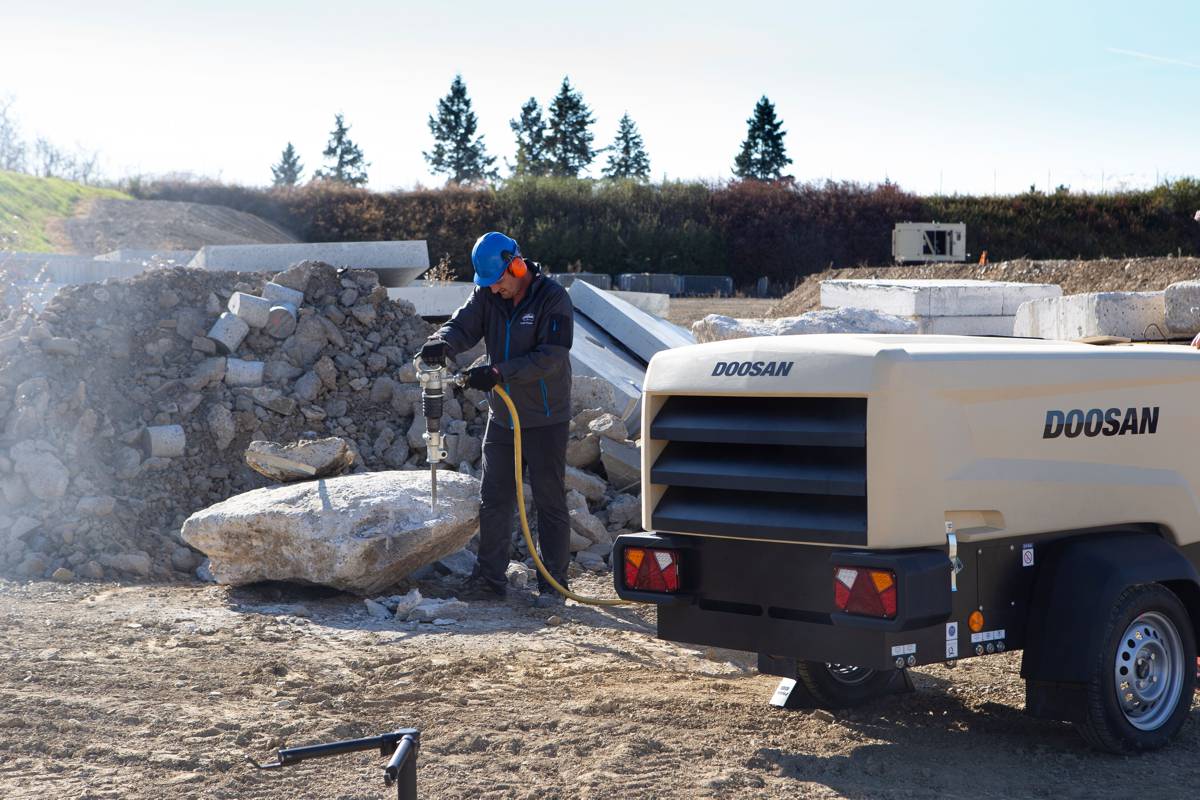 Doosan Bobcat showcasing E10e mini-Excavator and new Compressor at EHS