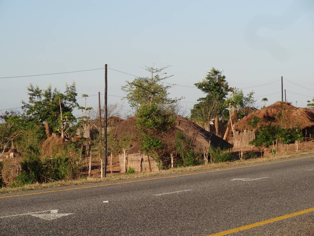 Fig. 3: Pemba - Montepuez Road (Mozambique) (photo credit: Andrea Pugliaro, 2009/2022)