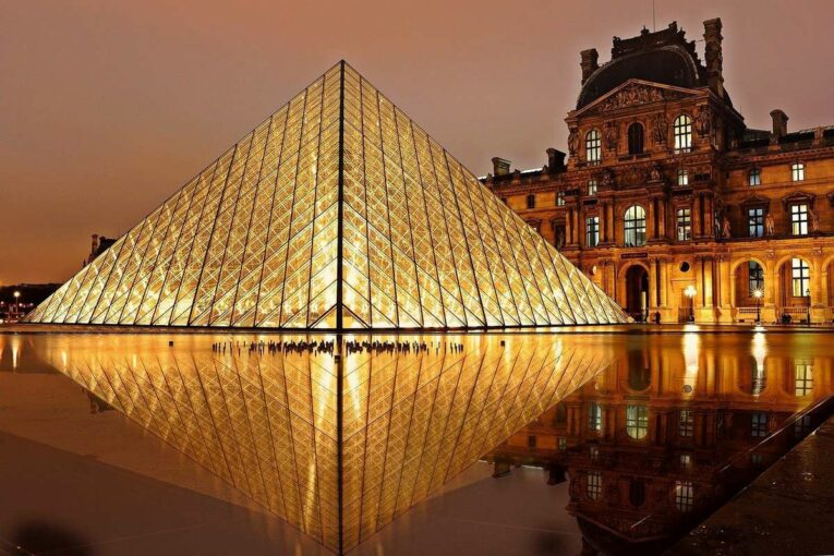 Modern Architecture vs Traditional Architecture