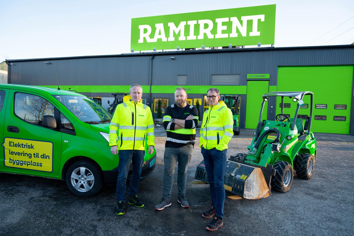 Ramirent's customer center at Alnabru is being colored green, and here is the management trio that is at the forefront of the new environmental initiative at the company's new green shift center in Oslo. From left: Leader Region East; Geir Helland, District Manager Greater Oslo; Arne Tønsberg and Executive Vice President Fredrik Brandal. Illustration photo: Ramirent