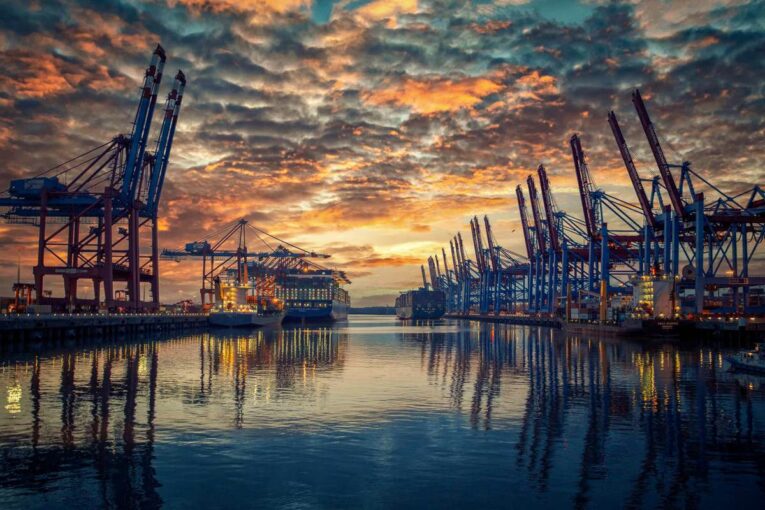 EIB signs up to the One Ocean Summit in France for environmental-friendly ports