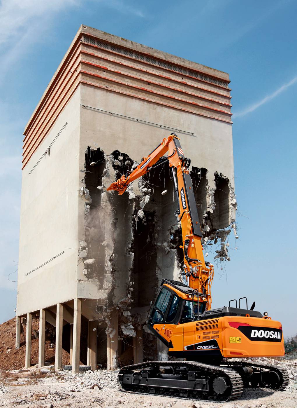 Doosan adds new Demolition and Material Handlers to complete the range