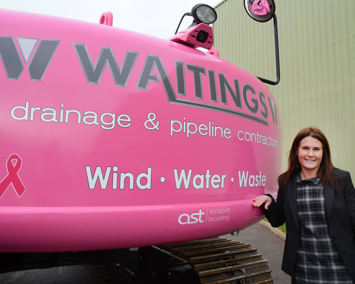 The late Victoria Waiting pictured with the original pink JCB excavator in 2015.