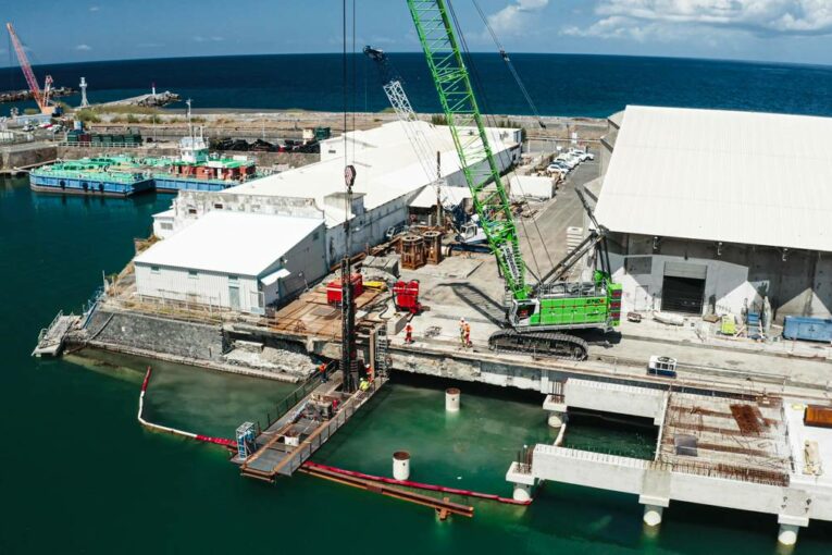 SENNEBOGEN 6140 HD Crane gets to work in Reunion Island