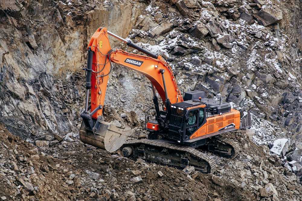 Doosan Large Crawler Excavators upgraded with now features and options