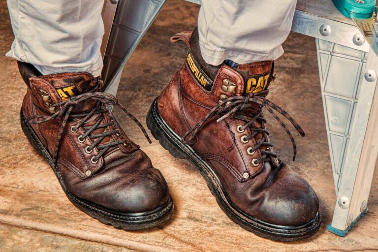 Choosing the right Safety Boots for Road Work