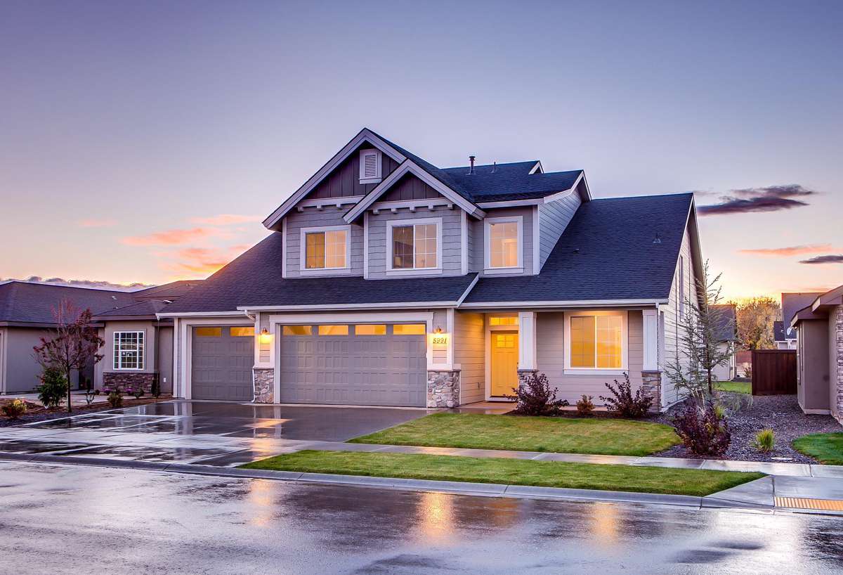 Expert advice on the most important factors to consider before buying a house