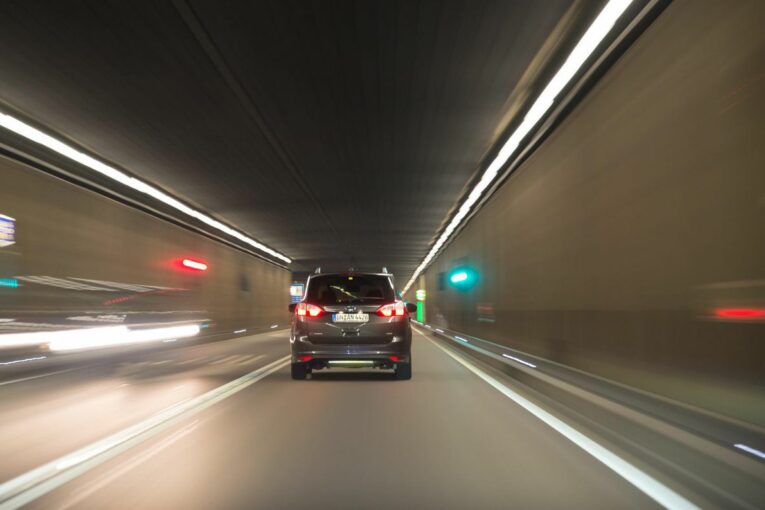 MIT machine-learning system for driverless cars predicts actions of nearby drivers