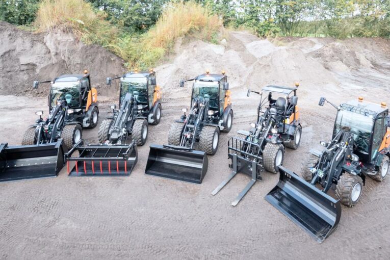 Doosan announces specifications for their five new Compact Wheel Loaders