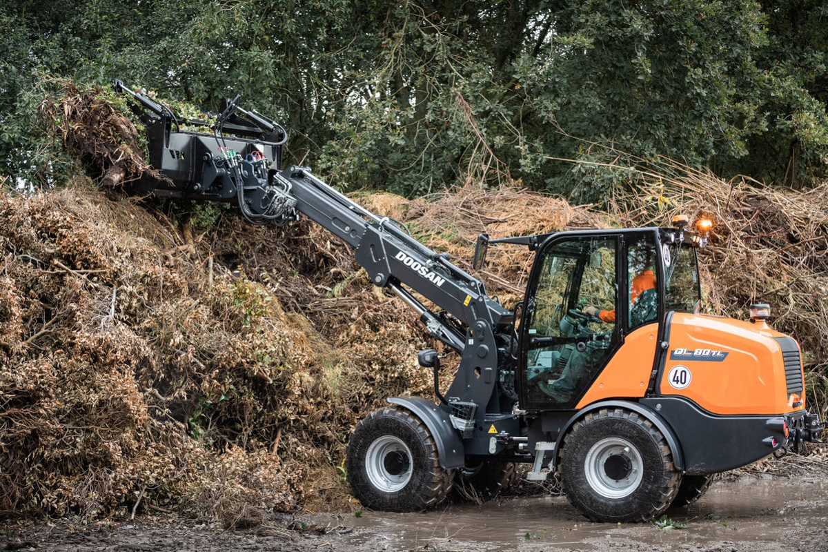 Doosan announces specifications for their five new Compact Wheel Loaders