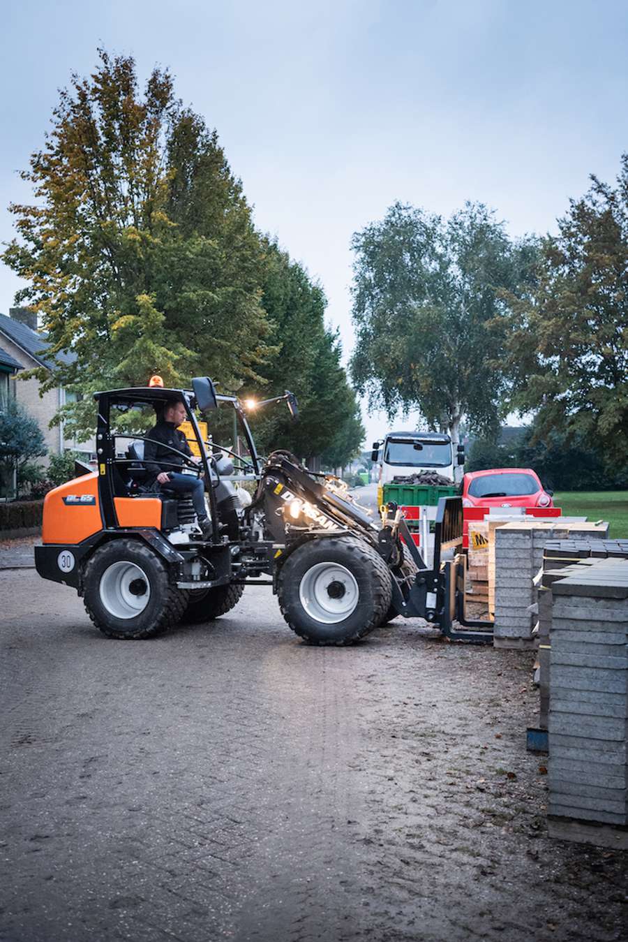 Doosan announces specifications for their five new Compact Wheel Loaders