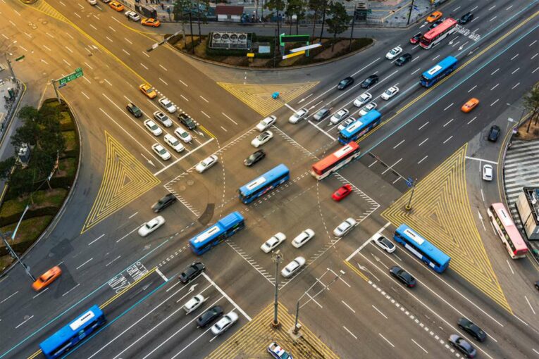 MIT researchers use AI to help autonomous vehicles avoid idling at red lights