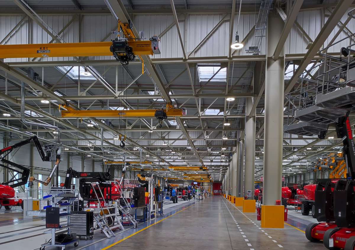 Manitou’s Aerial Platform manufacturing plant equipped with 15 SERE Overhead Cranes
