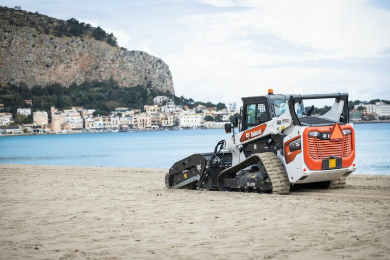 Sicilian beaches gets the Bobcat Sand Cleaning Treatment
