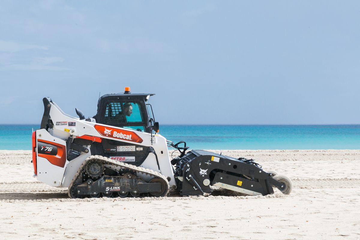 Sicilian beaches gets the Bobcat Sand Cleaning Treatment