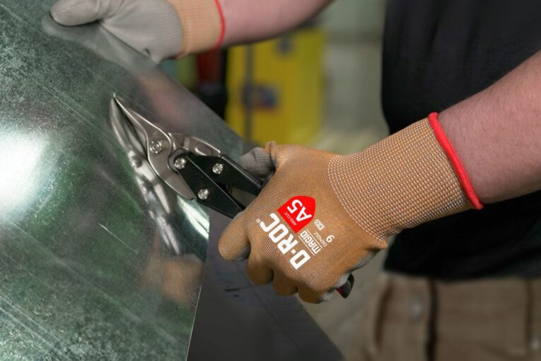 Magid revolutionizes Coreless Glove Cut Protection with DX+ Technology