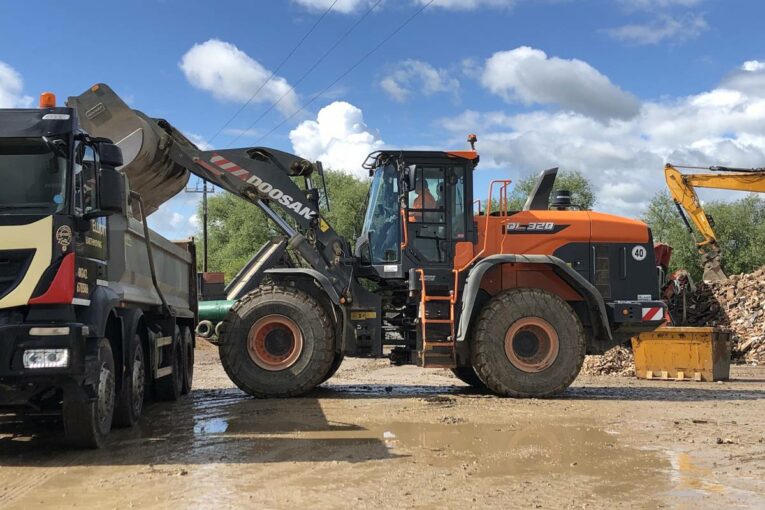 Elliott's Quarry in Cheltenham puts a new Doosan Excavator and Loader to work