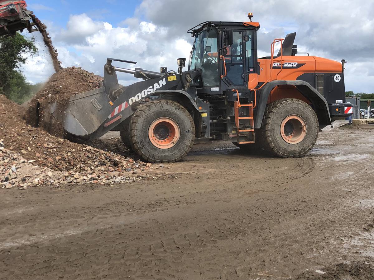 Elliott's Quarry in Cheltenham puts a new Doosan Excavator and Loader to work