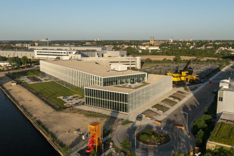 Komatsu opens new Manufacturing Facility in Milwaukee