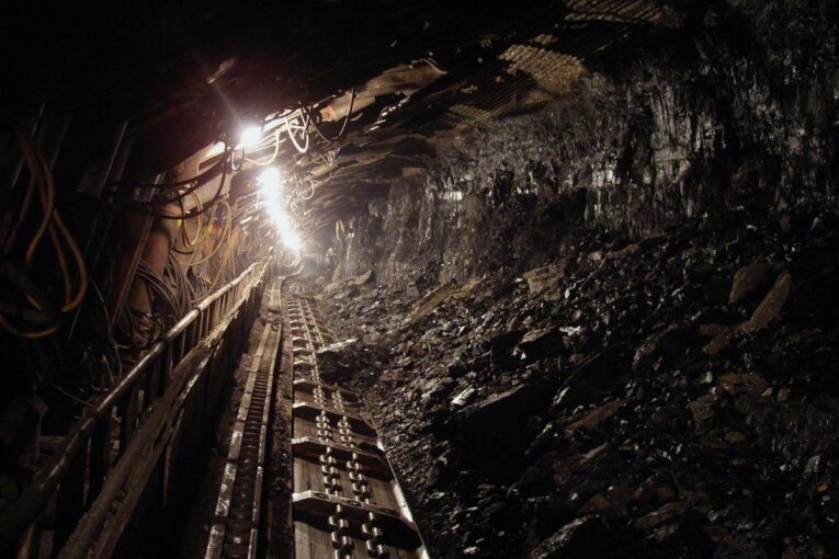 Potential mine hazards monitored with Seismic Noise Analysis